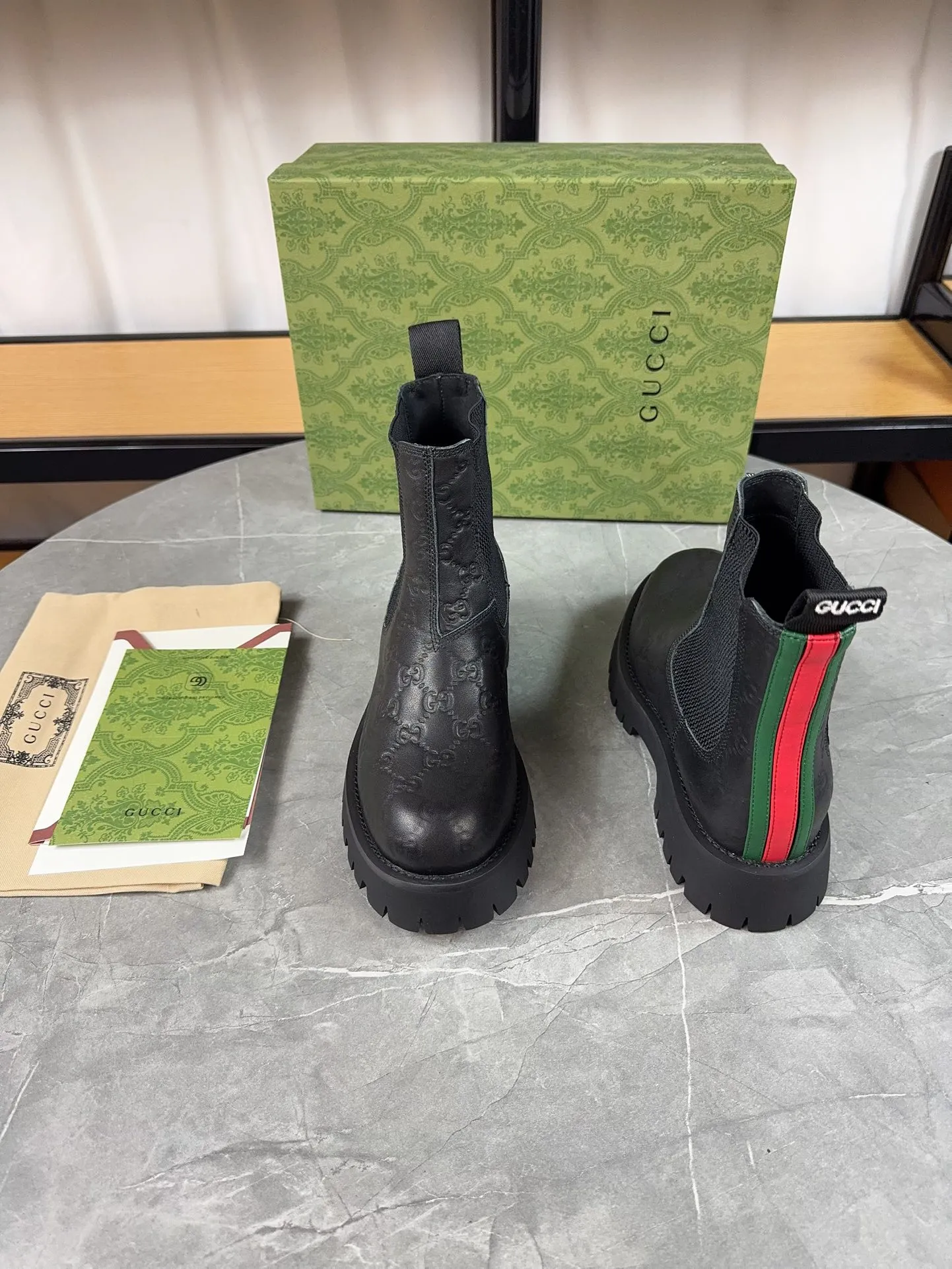 Men's shoes 💰640💰 New model from Gucci, double GG groove thick-soled loafers. The original version is made 1:1. Super beautiful quality, classic model at the counter. ❶Upper: original open-edge beaded cowhide ❷Inner lining: water-dyed cowhide ❸Feet: water-dyed cowhide ❹Outsole: ultra-light original sole ❺Thick sole heightening: 3.5cn ❻Packing: original packaging ❼Number: 35-42 (41 41 customized, non-refundable) Men's model: 38-46 (45, 46 customized, non-returnable)